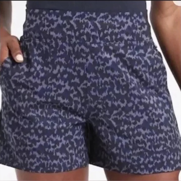 Athleta Brooklyn Navy Patterned Athletic Shorts size 18 - Picture 1 of 1